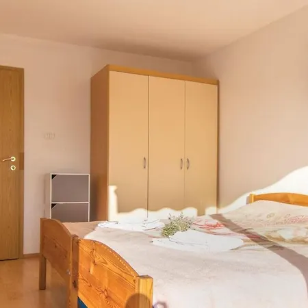 Between The Vineyard אנקראן